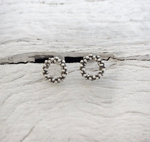 Minimal circle earrings,Silver dot earrings, Small stud earrings for everyday