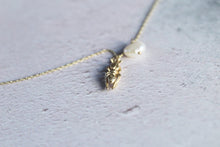 Load image into Gallery viewer, 14K solid  gold ant pendant, Ant charm necklace , Animal jewelry, Insect necklace
