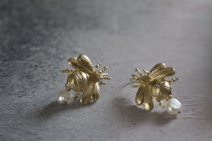 14K solid gold bee earrings,  Bubble bee earrings, Pearl June birthstone jewelry, Wedding earrings