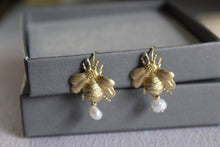 Load image into Gallery viewer, 14K solid gold bee earrings,  Bubble bee earrings, Pearl June birthstone jewelry, Wedding earrings