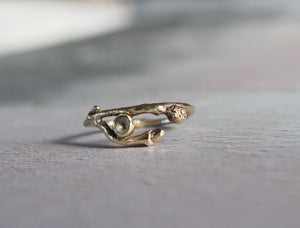 9k solid gold twig ring with white topaz