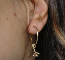 Load image into Gallery viewer, 9k solid gold mismatched hoop earrings