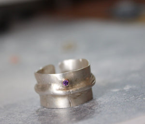 Chunky sterling silver ring with 2mm amethyst gemstone