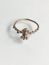 Load image into Gallery viewer, 9K solid gold sugar skull ring with Green tourmaline